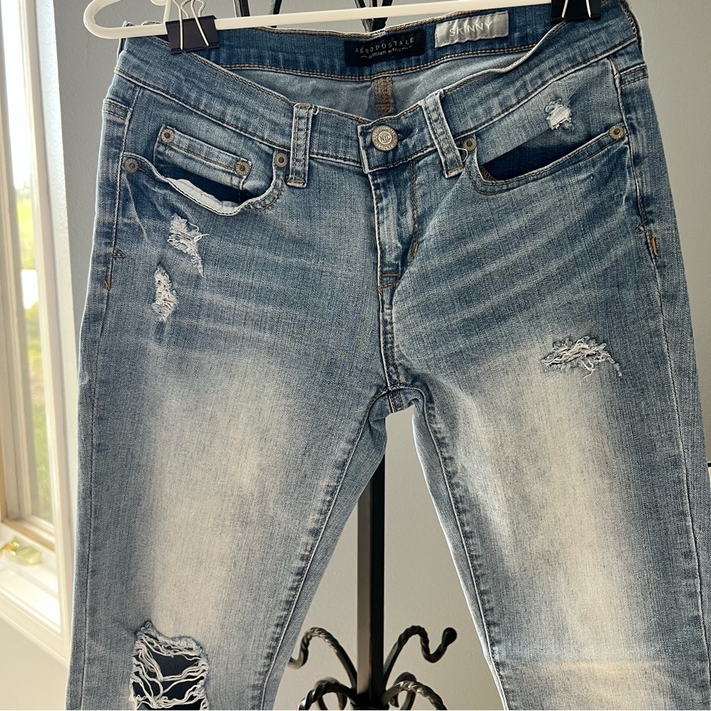 Aeropostale distressed, skinny jeans - Picture 2 of 10